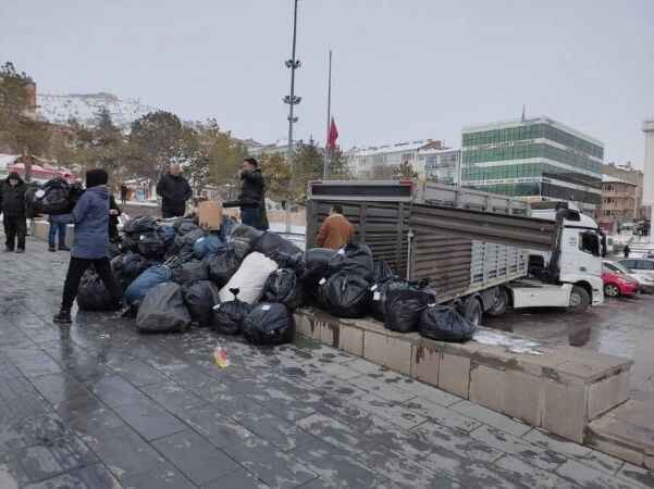 Yozgat Depremzedelerin Yanında 40