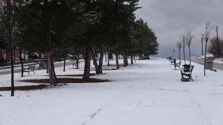 Yozgat'ta Nisan ayında kar yağdı 2
