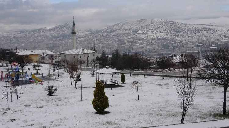 Yozgat'ta Nisan ayında kar yağdı 4