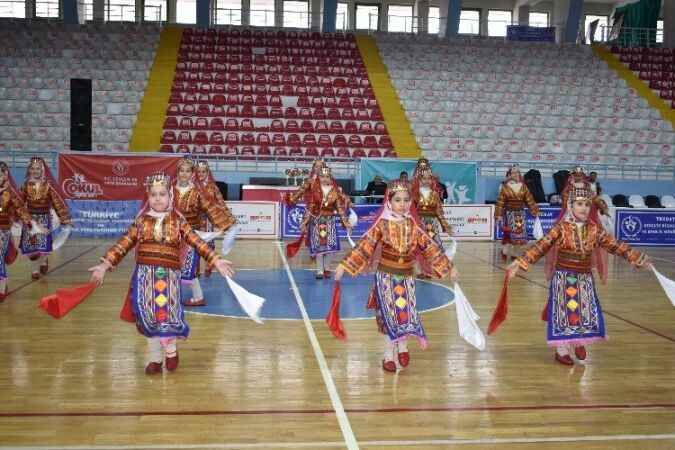 Yozgat'ta Halk Oyunları Şöleni Yaşandı 2