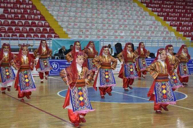 Yozgat'ta Halk Oyunları Şöleni Yaşandı 6