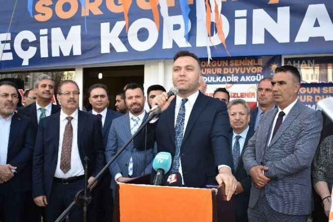 Ak Parti Sorgun Karargahı miting havasında açıldı 12