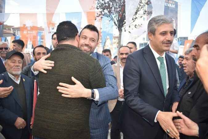 Ak Parti Sorgun Karargahı miting havasında açıldı 5