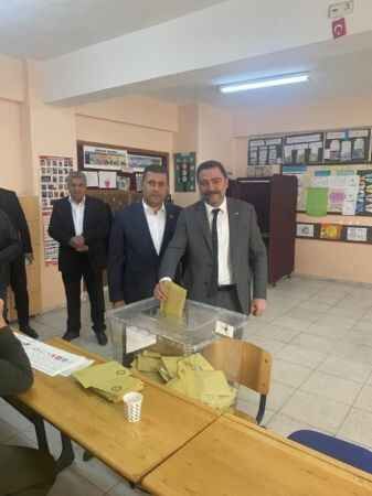Yozgat'ta Siyasiler Oylarını Kullandı 12