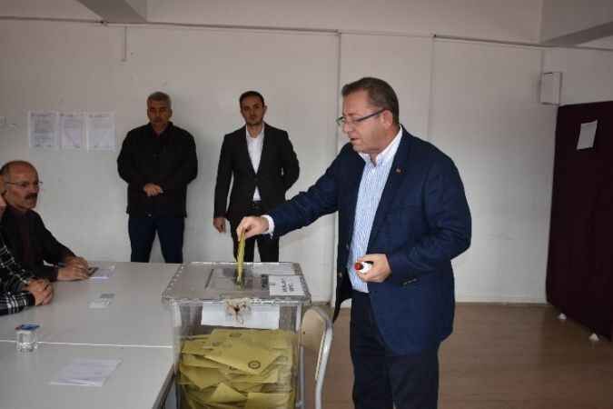 Yozgat'ta Siyasiler Oylarını Kullandı 15