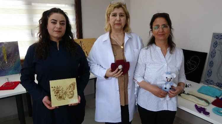 Yozgat'ta kadınlar depremin izlerini silmeye çalışıyor 4