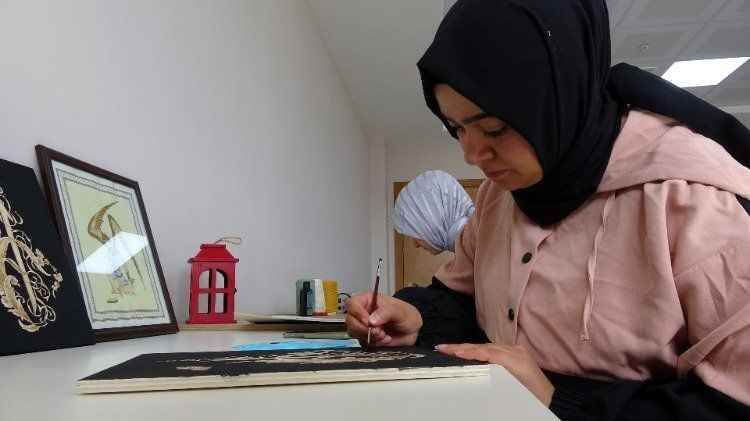 Yozgat'ta kadınlar depremin izlerini silmeye çalışıyor 6