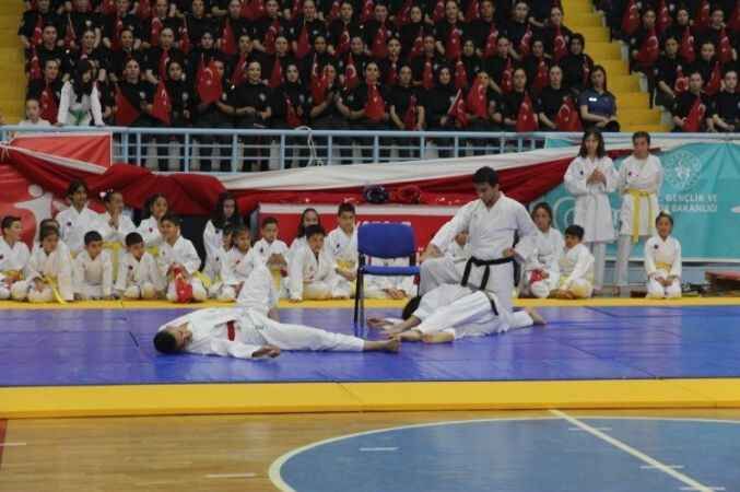 Yozgat'ta 19 Mayıs coşku ile kutlandı 12
