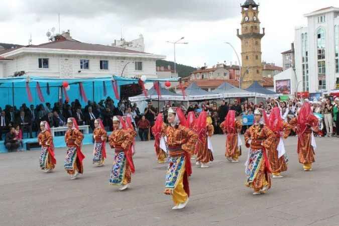 Yozgat'ta halk oyunları şenliği düzenlendi 3