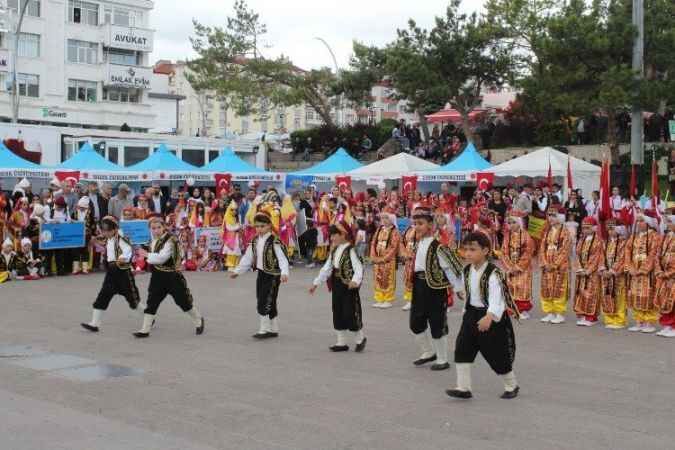Yozgat'ta halk oyunları şenliği düzenlendi 6