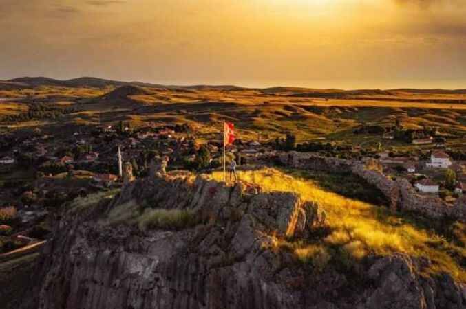 Yozgat'ın Akdağmadeni İlçesi'ne bağlı Muşalikalesi Köyü'nde gün batımı 7