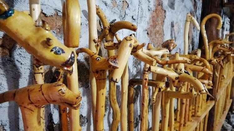 Kurumuş ağaç dalları ve kökleri usta ellerde sanat eserine dönüşüyor 5