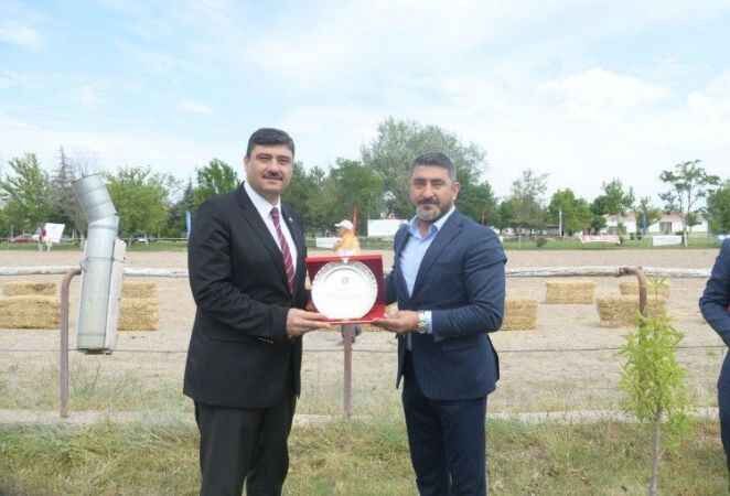 Türkiye Atlı Spor Dalları Federasyonunun düzenlediği, geleneksel ata sporu atlı okçuluk yarışmasının açılışı gerçekleşti. 3