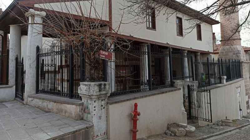 Ankara Kalesi: Tarihi Dokusu ve Gizemiyle Sizi Cezbedecek 2