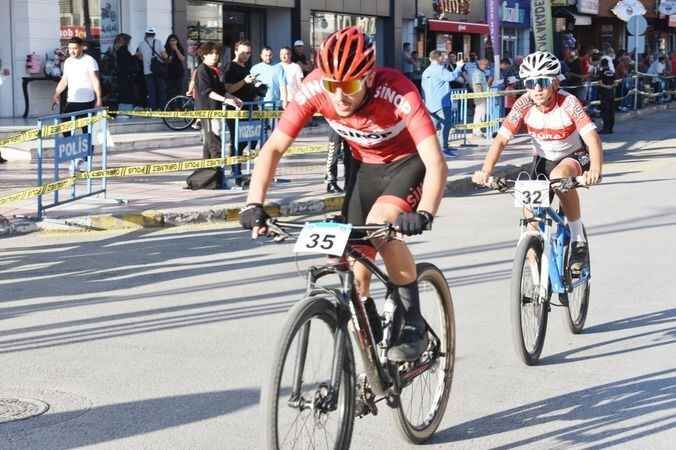 Uluslararası Yozgat Bisiklet Günleri'nde Kıyasıya Yarıştılar 5