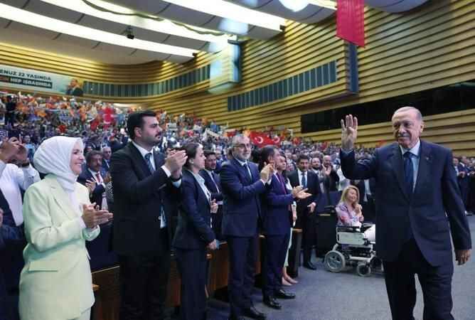 AK Parti 22 yaşında. Cumhurbaşkanı Recep Tayyip Erdoğan’dan yaklaşan belediye seçimleri öncesi çok önemli mesajlar geldi 13