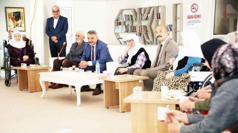 Vali Özkan Ulu Çınarlarla Bir Araya Geldi 8