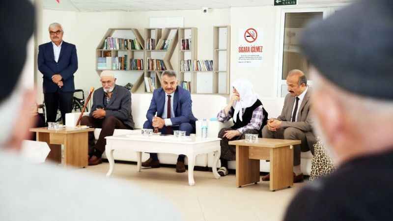 Vali Özkan Ulu Çınarlarla Bir Araya Geldi 4