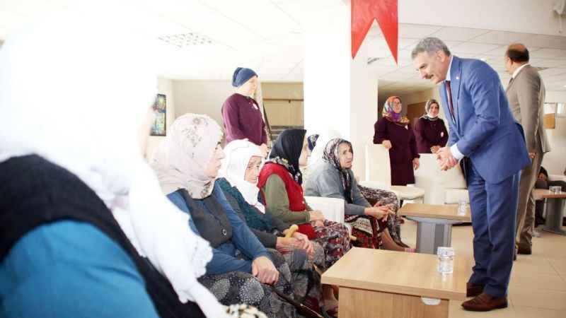 Vali Özkan Ulu Çınarlarla Bir Araya Geldi 5