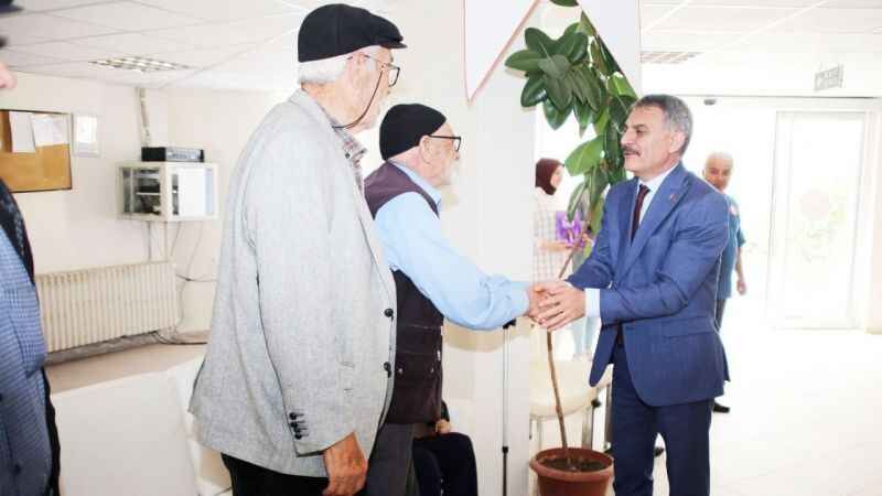 Vali Özkan Ulu Çınarlarla Bir Araya Geldi 6