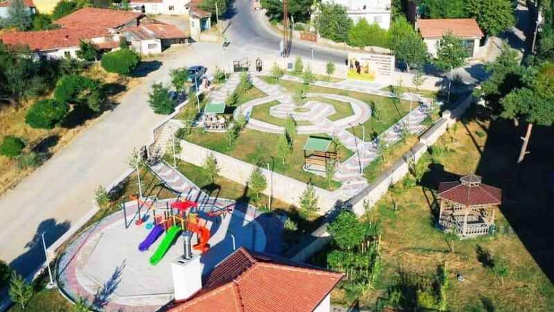 Yozgat'ın Akdağmadeni'nde yaptırılan park kapılarını açtı 6