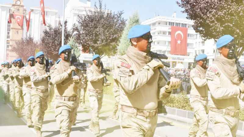Yozgat İl Jandarma Alay Komutanlığına bağlı komando birliği, 30 Ağustos Zafer Bayramı kutlama töreninde özel gösteri yaptı 4