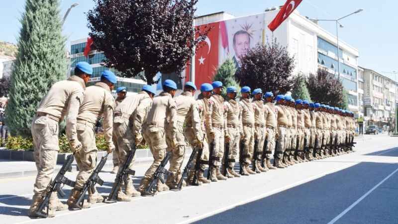 Yozgat İl Jandarma Alay Komutanlığına bağlı komando birliği, 30 Ağustos Zafer Bayramı kutlama töreninde özel gösteri yaptı 6