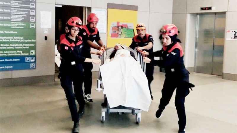 Türkiye'nin gerçeği deprem! Yozgat Şehir Hastanesi'nden deprem tatbikatı gerçeğini aratmadı 10