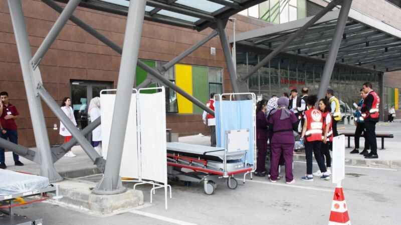 Türkiye'nin gerçeği deprem! Yozgat Şehir Hastanesi'nden deprem tatbikatı gerçeğini aratmadı 2