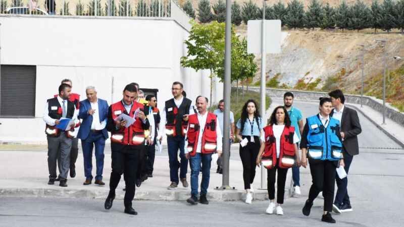 Türkiye'nin gerçeği deprem! Yozgat Şehir Hastanesi'nden deprem tatbikatı gerçeğini aratmadı 3