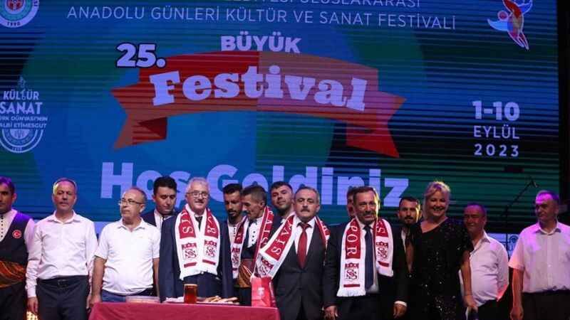 Etimesgut Belediyesi Büyük Festival’de Zara Vatandaşları Coşturdu! 11