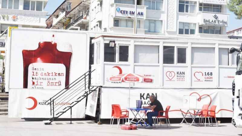 Yozgat Cumhuriyet Meydanı'nda Türk Kızılay Yozgat Şubesi kan almaya başladı 3