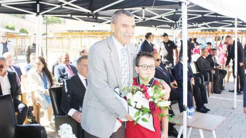 Yozgat'ta büyük özlem sona erdi, Binlerce öğrenci okullarına kavuştu... 1