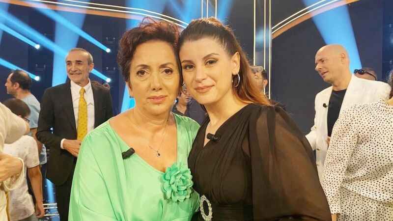 Sen Türkülerini Söyle yarışmasının birincisi Yozgatlı Esra Şahbaz Abay oldu 9