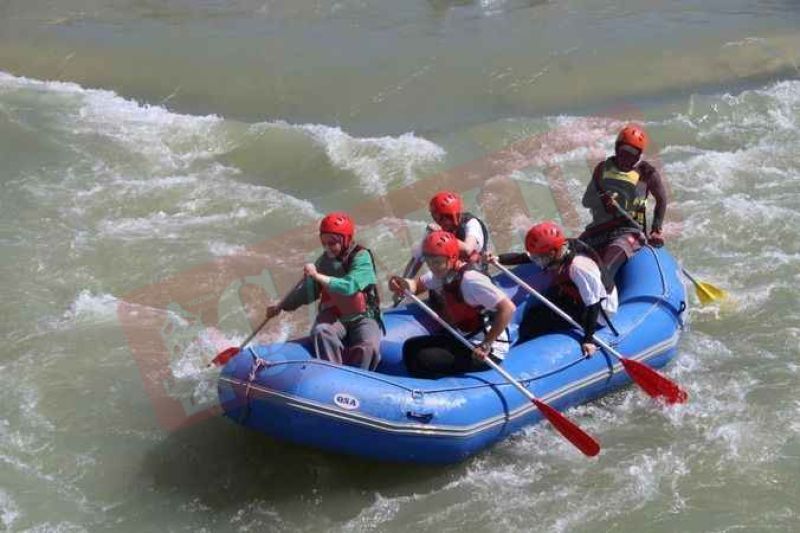 Yozgat Çekerek'te Rafting Heyecanı: Gençler Doğayla Mücadelede 5
