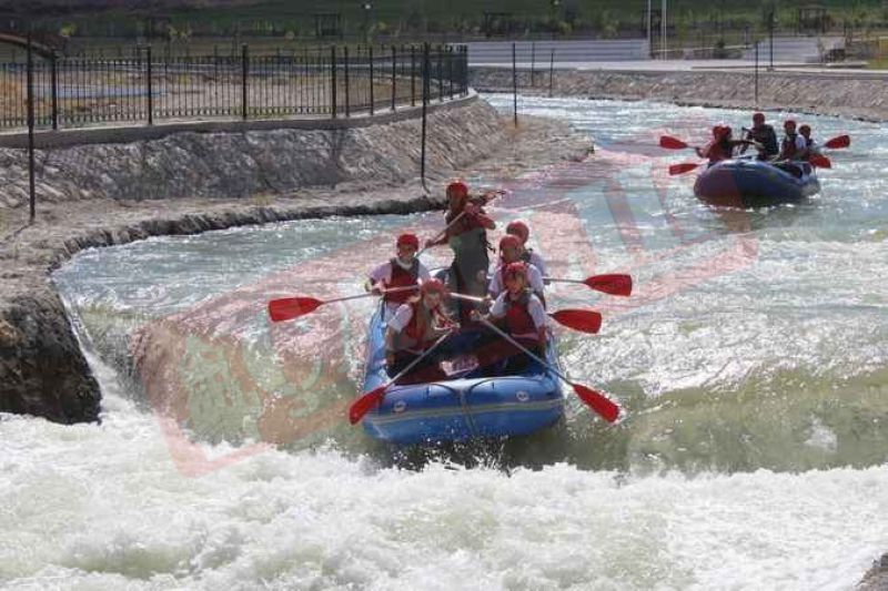 Yozgat Çekerek'te Rafting Heyecanı: Gençler Doğayla Mücadelede 9