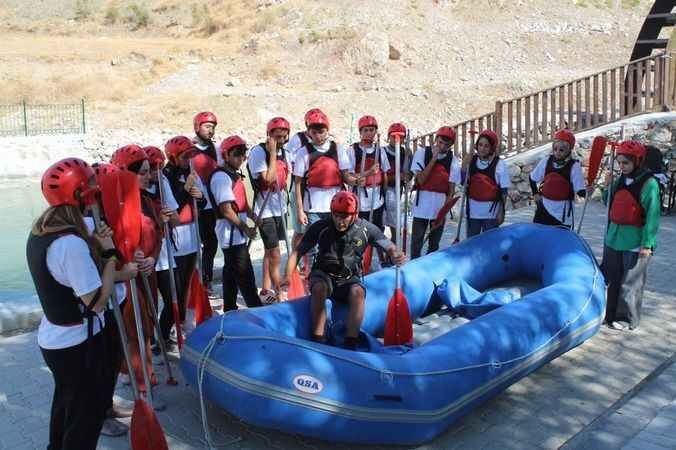 Yozgat Çekerek'te Rafting Heyecanı: Gençler Doğayla Mücadelede 2