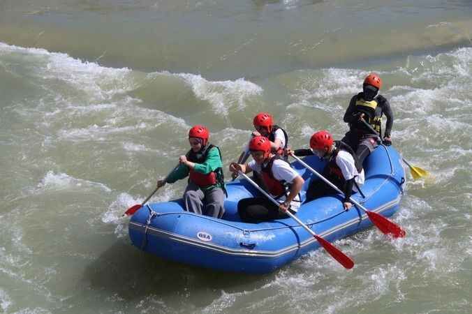 Yozgat Çekerek'te Rafting Heyecanı: Gençler Doğayla Mücadelede 4