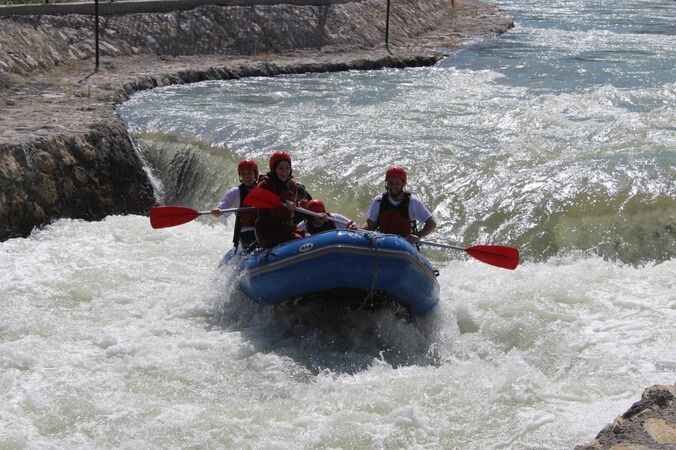 Yozgat Çekerek'te Rafting Heyecanı: Gençler Doğayla Mücadelede 7