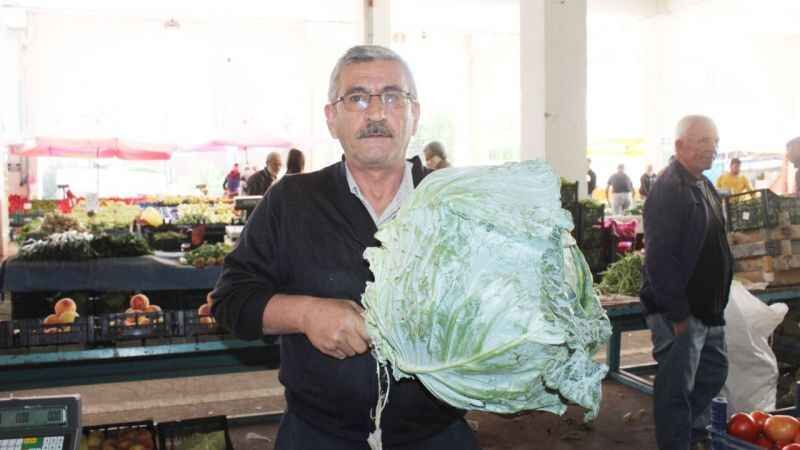 Yozgatlı'nın turşu mesaisi... Yozgat'ta köylü pazarlarında turşuluk ürünlere yoğun ilgi 1