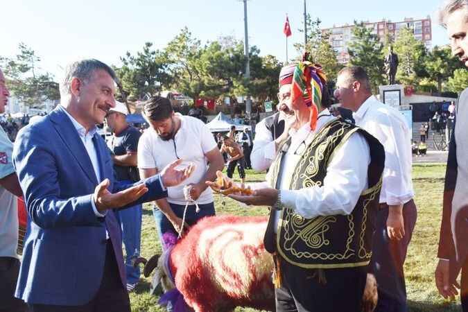 Yozgat Belediyesi Sürmeli Festivali'nde Yağlı Pehlivan Güreşi Müsabakaları yaşandı 7