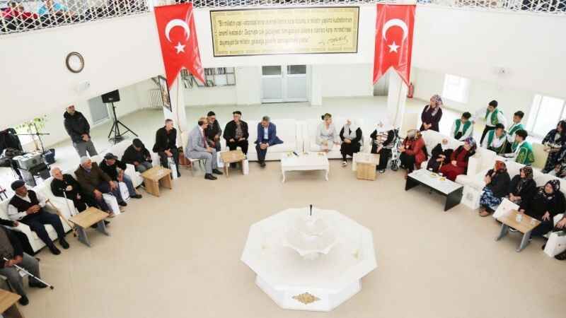 Yozgat’ta Ulu Çınarlar Unutulmadı: 1 Ekim Dünya Yaşlılar Günü Programı Düzenlendi 3