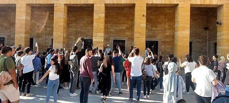 Ankaralılar Anıtkabir’de Ata’nın huzuruna yağmur gibi yağdı: muhteşem görüntüler! 13