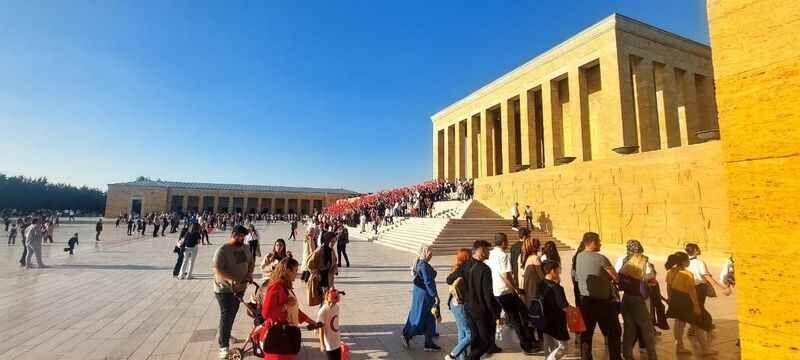 Ankaralılar Anıtkabir’de Ata’nın huzuruna yağmur gibi yağdı: muhteşem görüntüler! 19