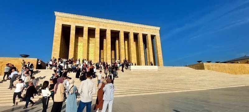 Ankaralılar Anıtkabir’de Ata’nın huzuruna yağmur gibi yağdı: muhteşem görüntüler! 2