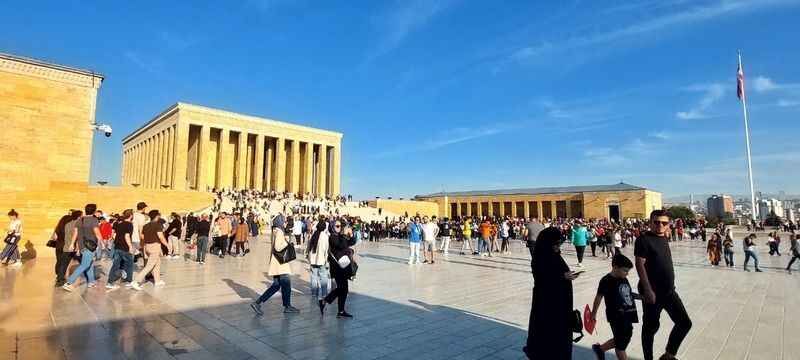 Ankaralılar Anıtkabir’de Ata’nın huzuruna yağmur gibi yağdı: muhteşem görüntüler! 23