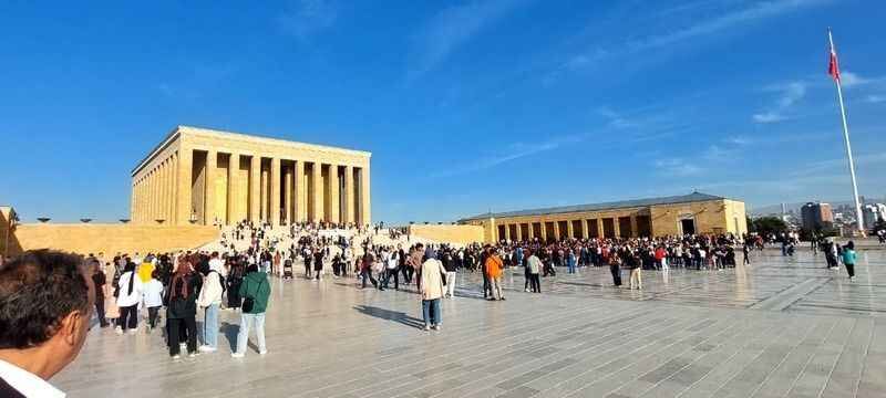 Ankaralılar Anıtkabir’de Ata’nın huzuruna yağmur gibi yağdı: muhteşem görüntüler! 8