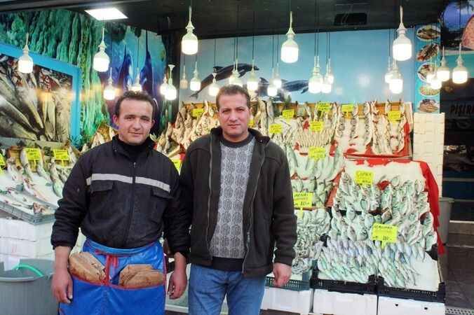 Karadeniz’den çıkan balığın üstü kurumadan o ilimizde tezgahlara zıplıyor! Denizi, gemileri yok ama Türkiye'nin en taze balıkları burada 5
