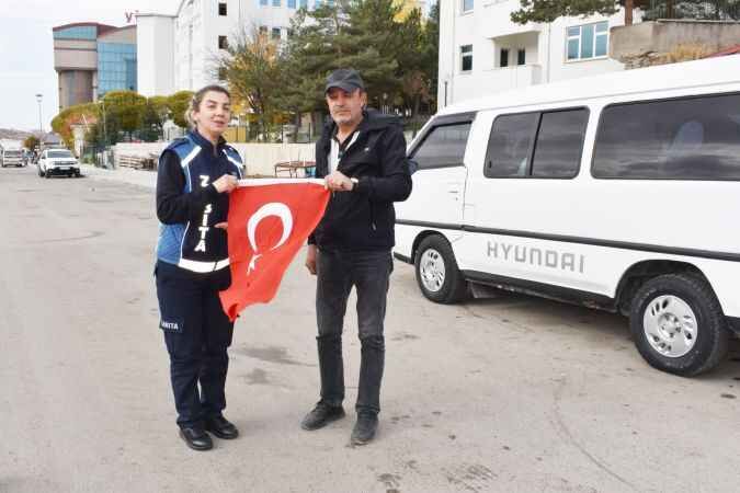 Yozgat Cumhuriyet Coşkusunu Bayraklarla Yaşıyor: Belediyeden Vatandaşlara Özel Dağıtım! 8