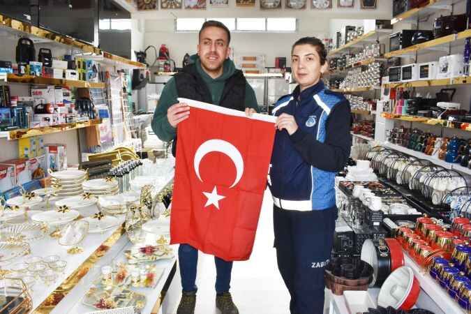 Yozgat Cumhuriyet Coşkusunu Bayraklarla Yaşıyor: Belediyeden Vatandaşlara Özel Dağıtım! 10
